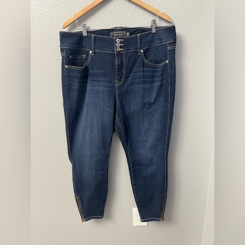 Torrid Premium 20S Skinny Jeans Dark Wash w/ Ankle Zippers